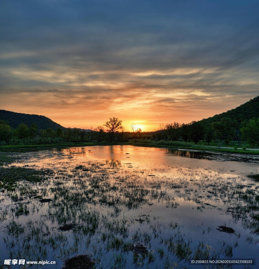 湖畔绝美日落风景