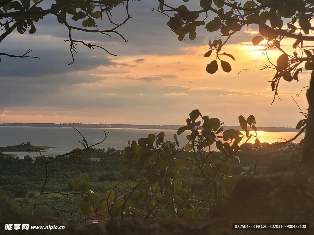 日落时分的自然美景