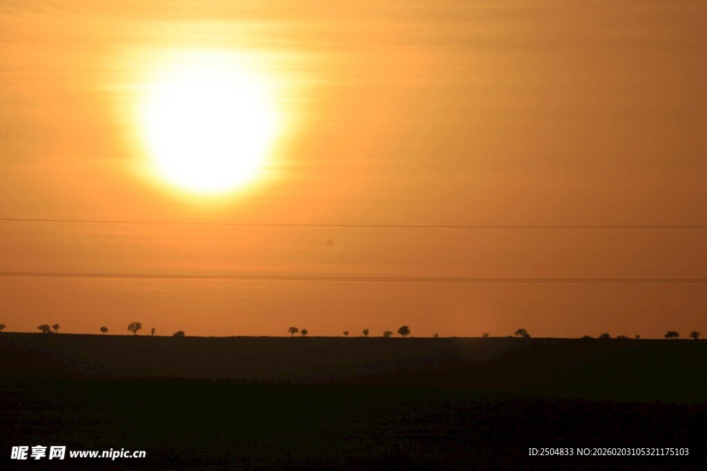 夕阳西下的田野美景