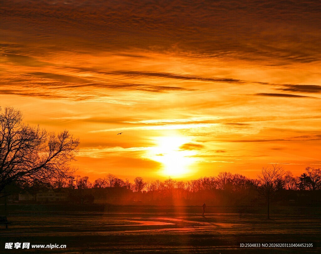 夕阳西下的美丽原野景色