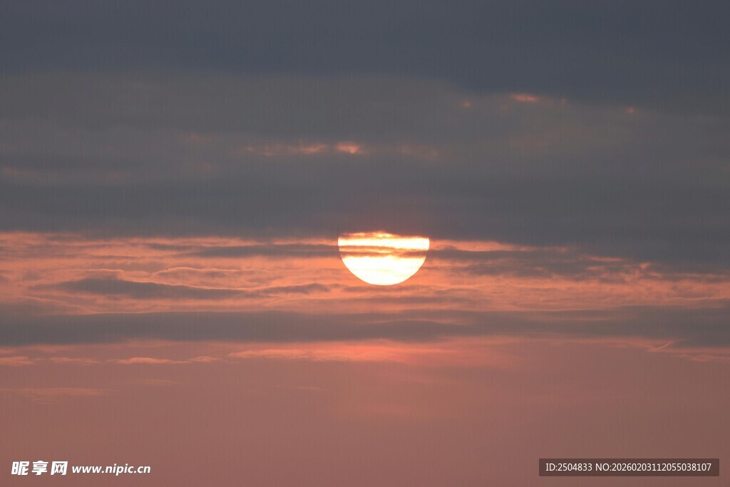 日落时分的美丽天际