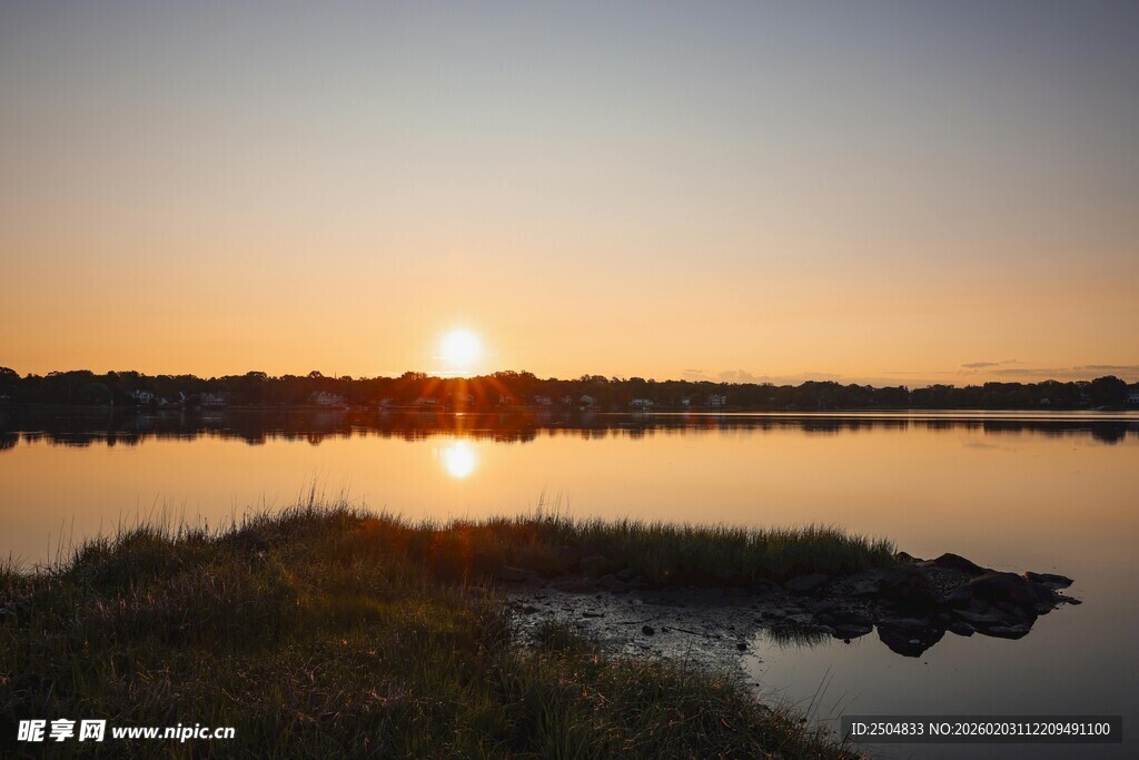 湖畔日落美景