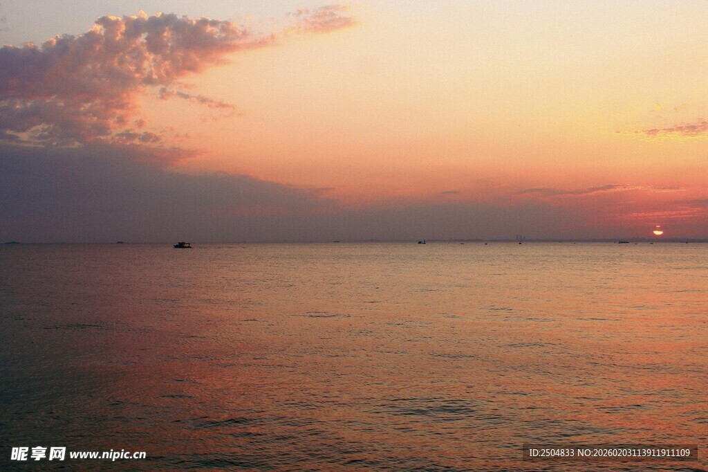 海上绝美日落海景画面