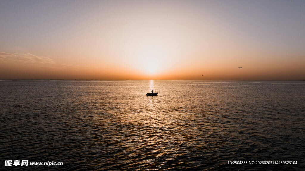 海上落 扁舟美景