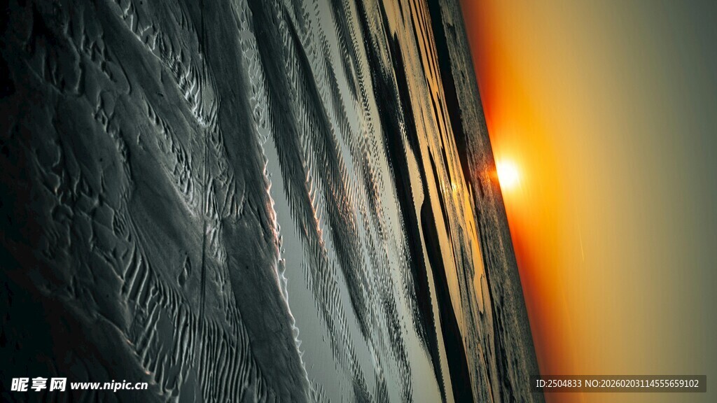 日出时分的壮丽海面景观