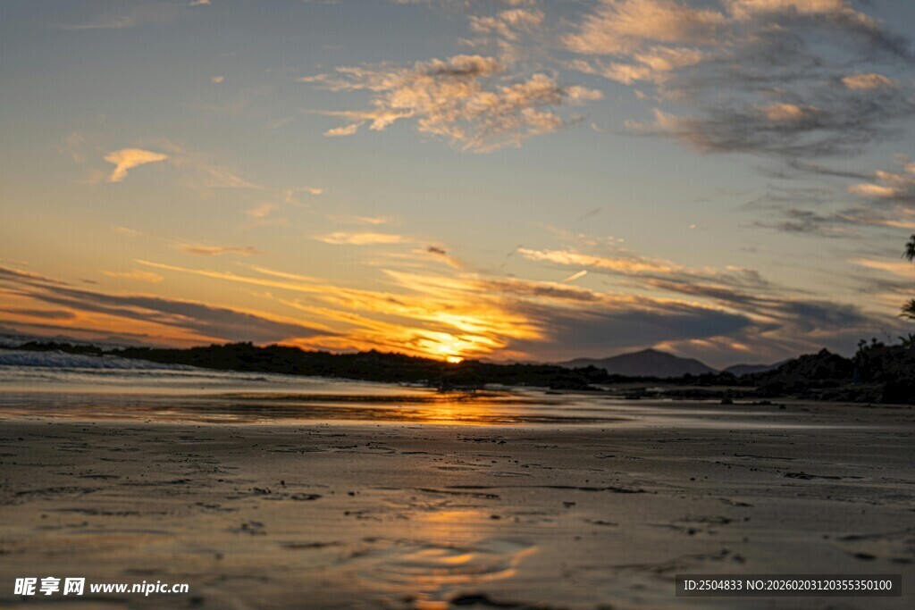 海滩日落美景
