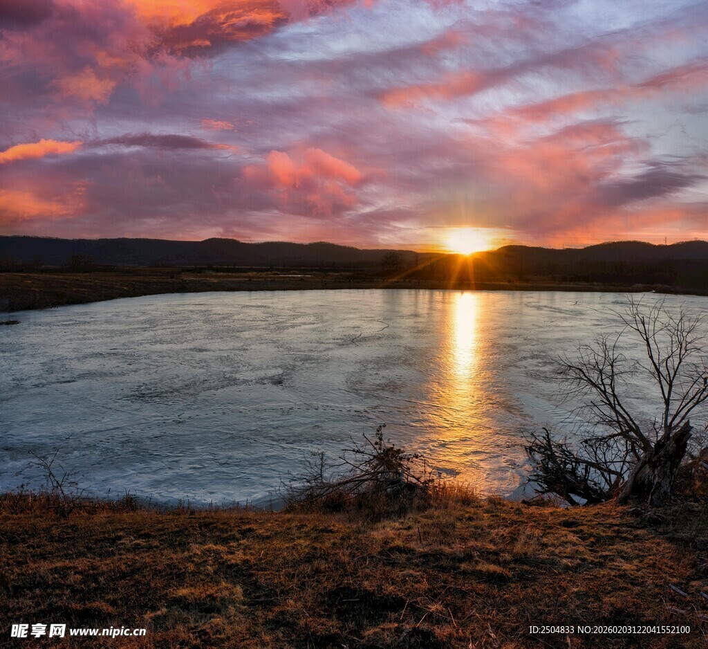 湖畔日落美景