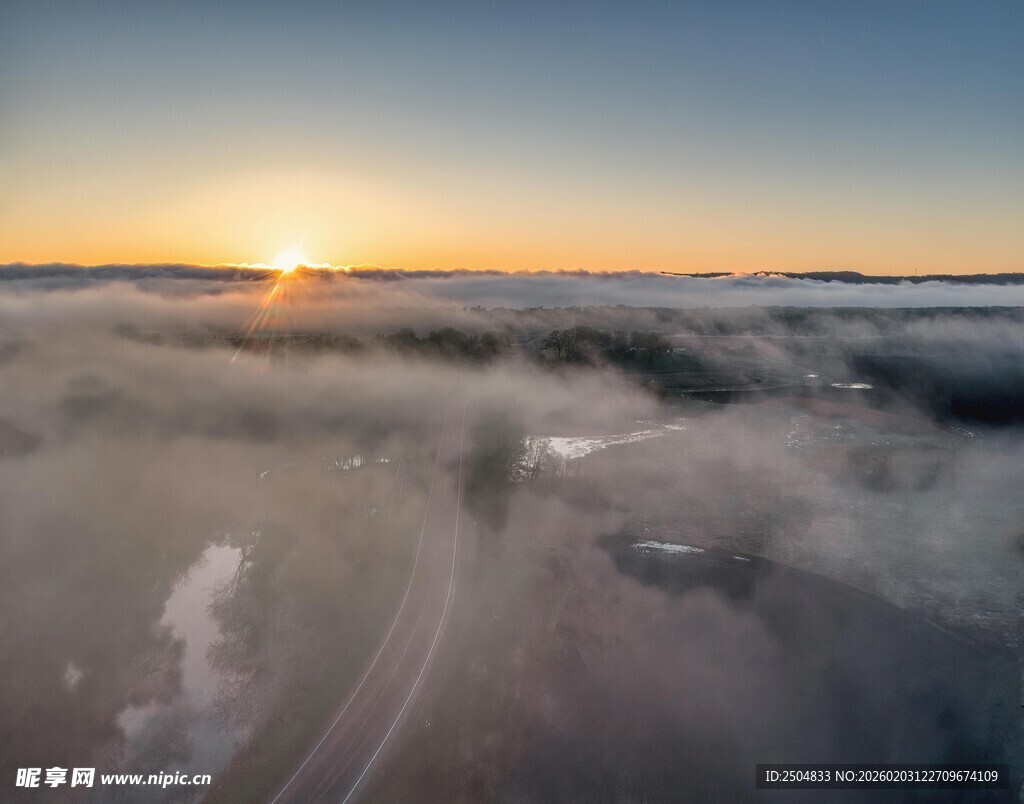 云海之上的壮丽日出景观
