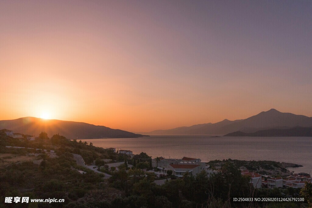 日落时分的山海美丽景致