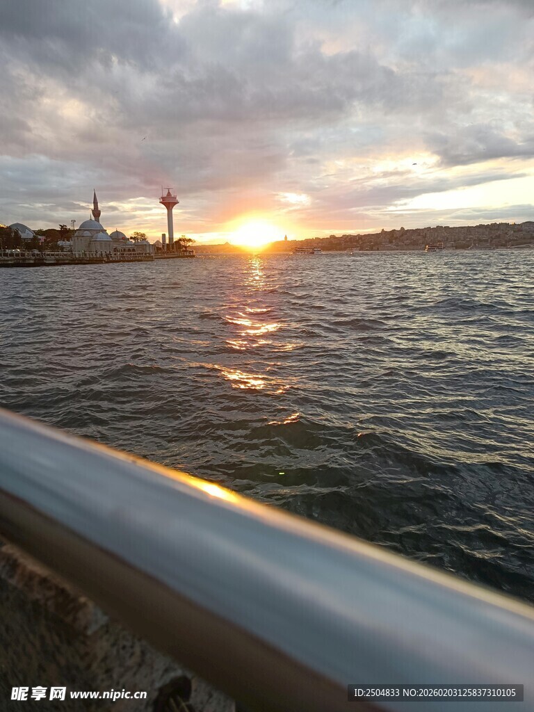 海上日落美景