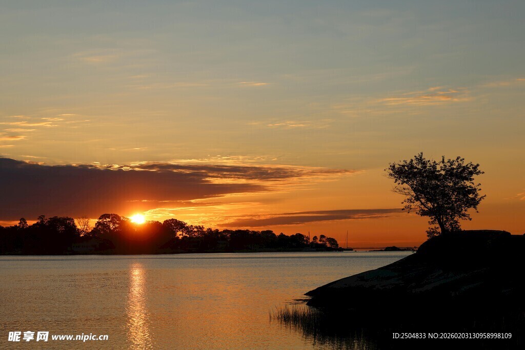 湖畔日落美景