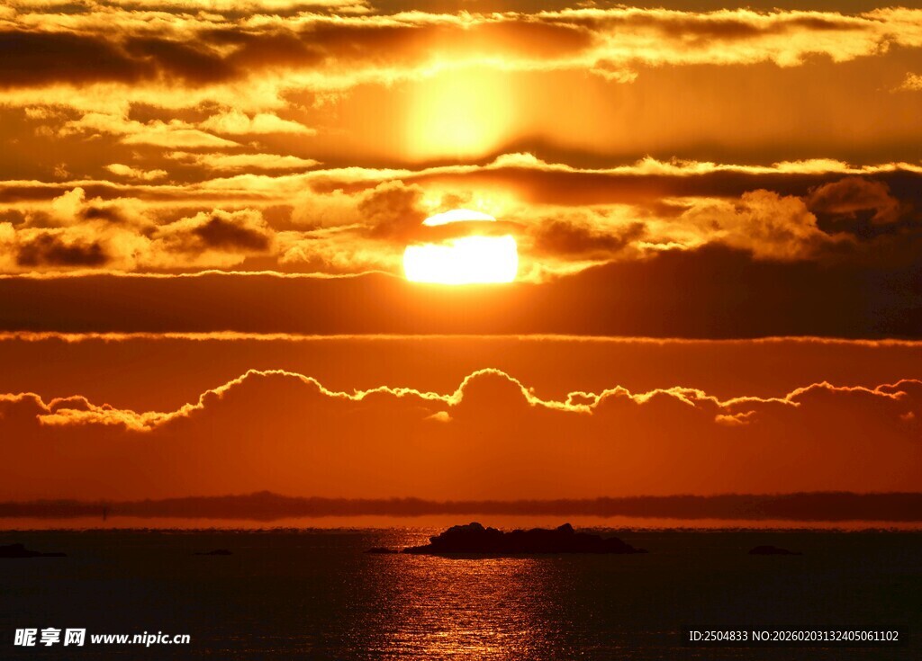 海上日落美景 余晖映天际