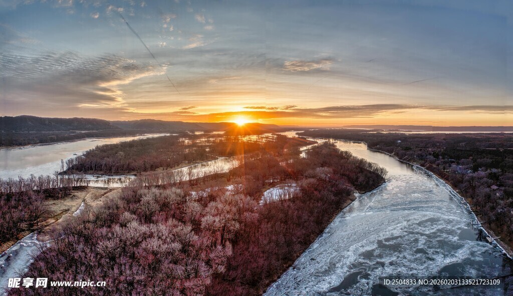 冬日河畔日落美景