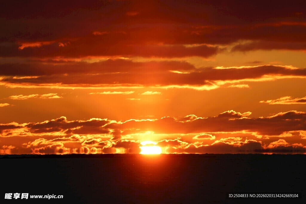 壮丽夕阳 天际绚烂美景
