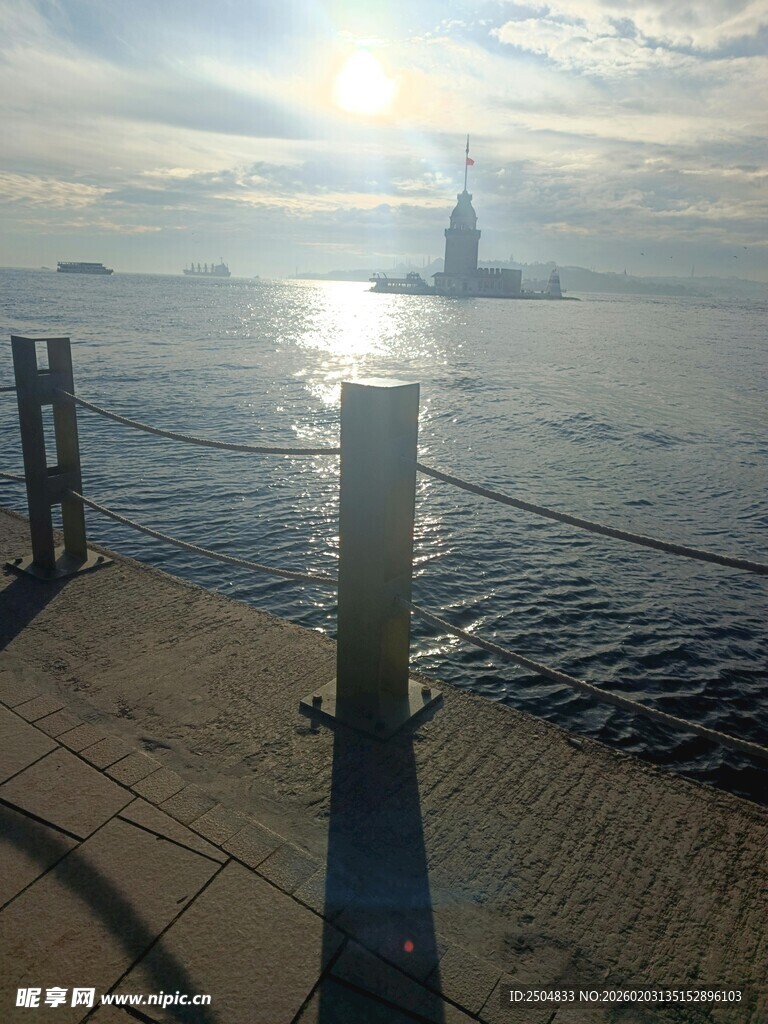 海边码头的阳光美景