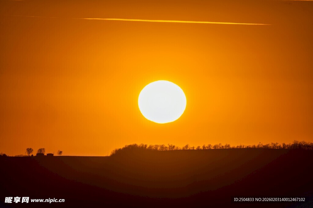 夕阳西下的壮丽景象