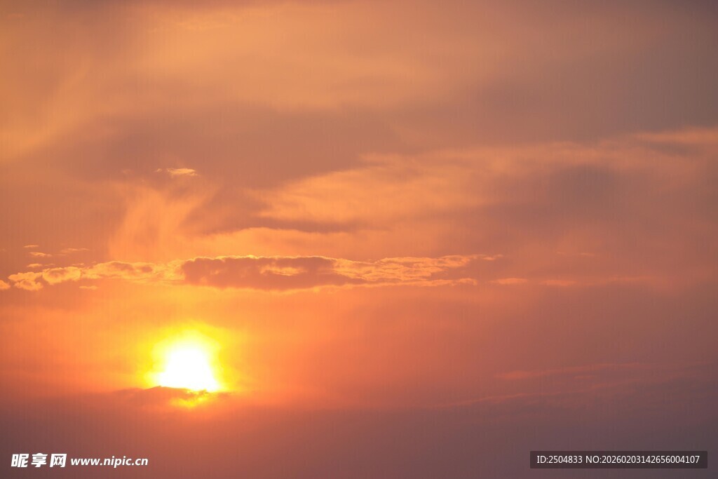 夕阳西下的美丽天际