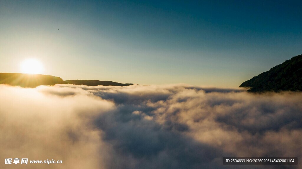云海之上的壮丽日出