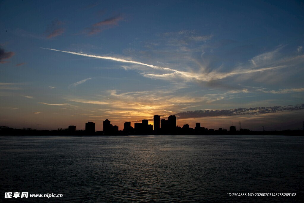 城市黄昏天际线美丽景观