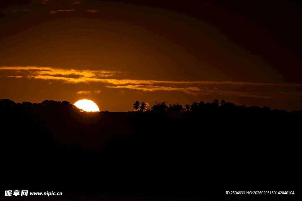 日落时分的天际美景