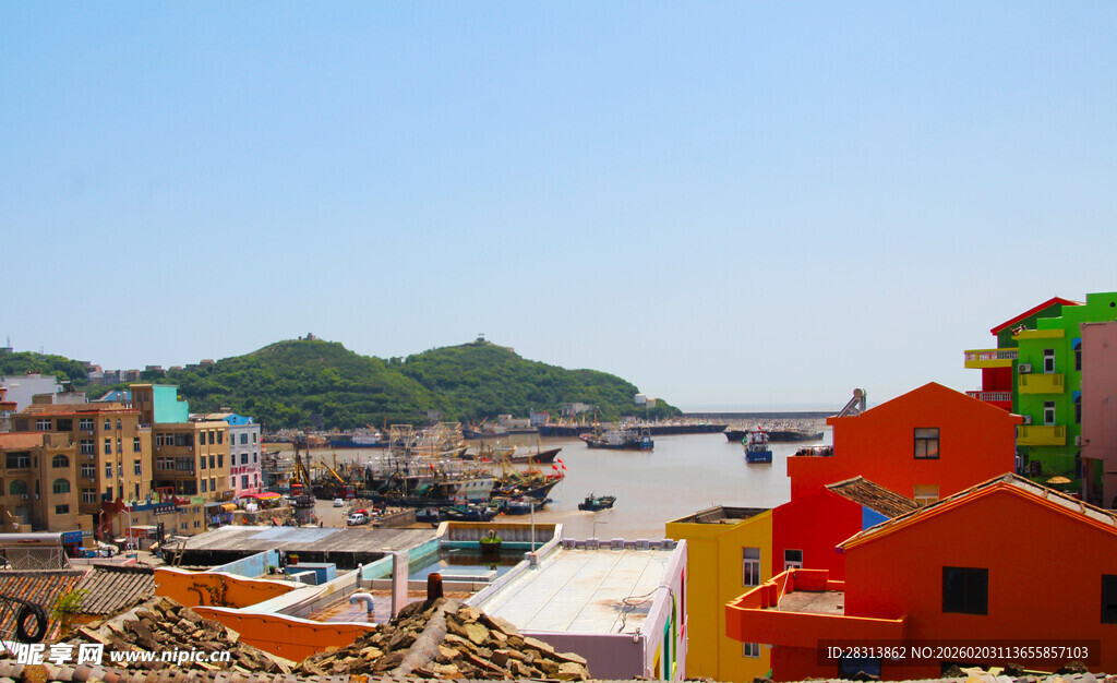 多彩海滨小镇风光