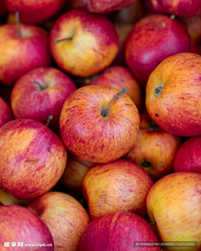 新鲜红苹果堆叠