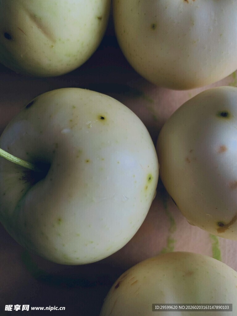 新鲜白苹果特写