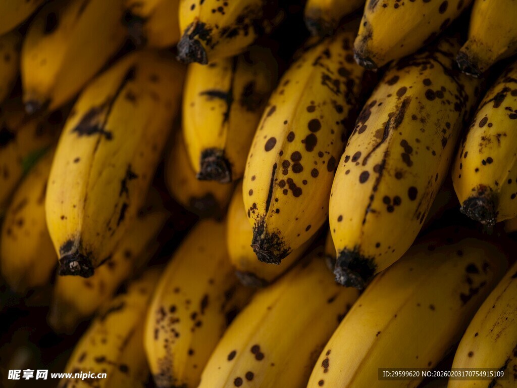 带斑点的成熟黄色香蕉