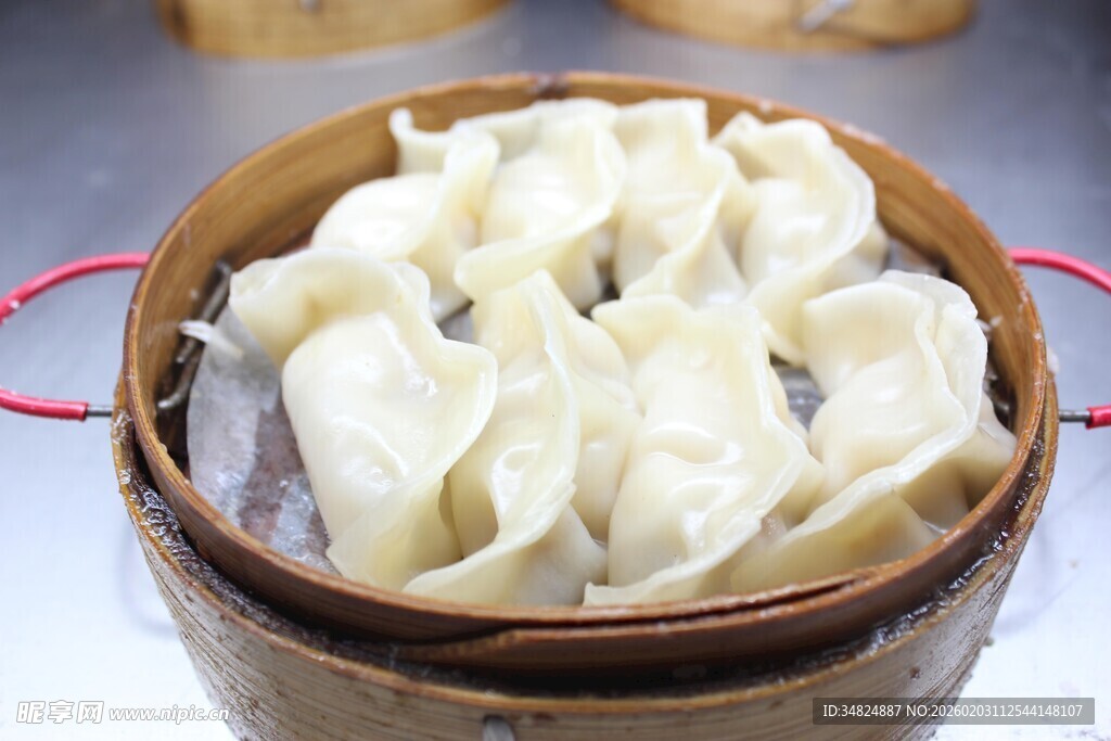 蒸笼里的美味饺子
