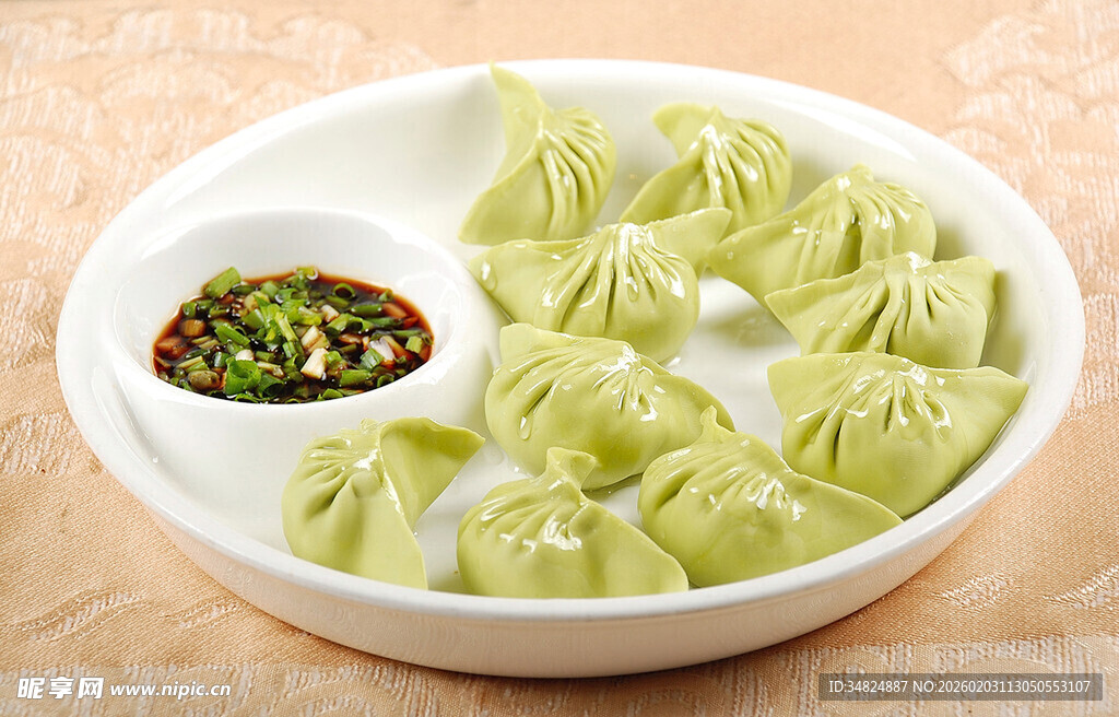 翡翠饺子配蘸料