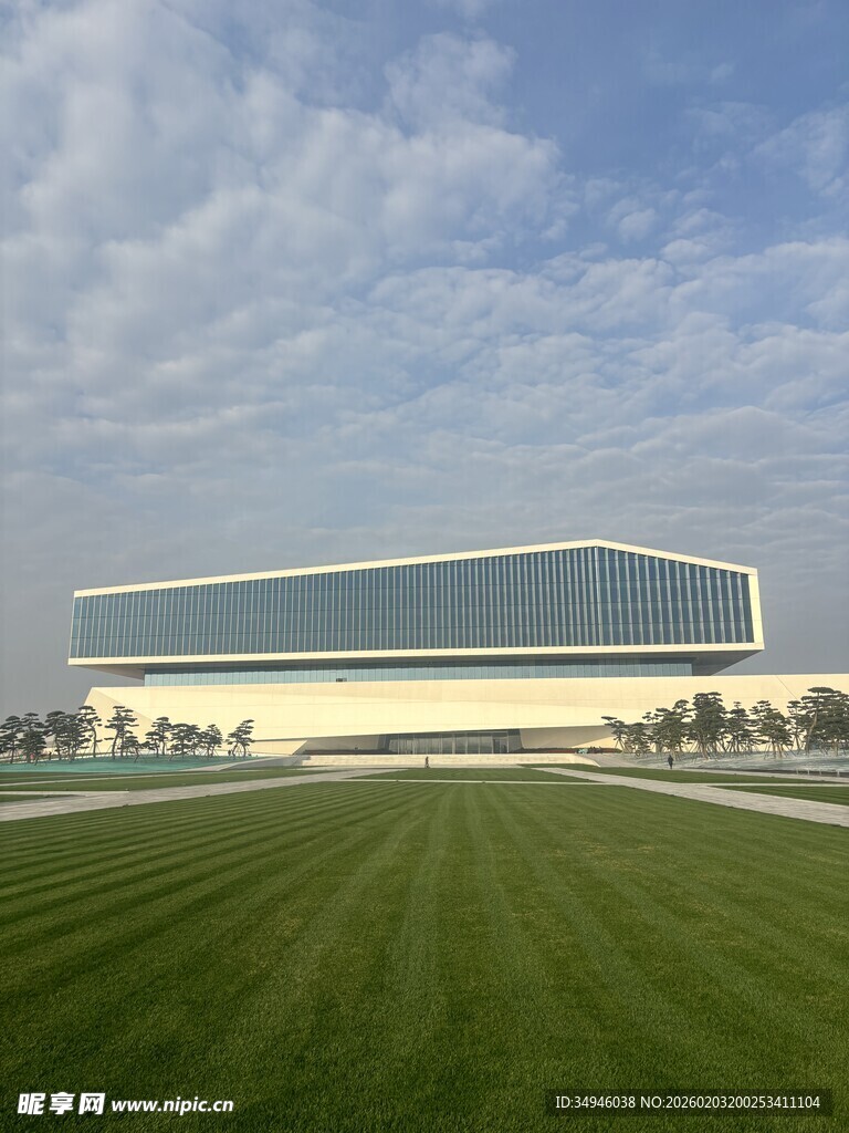 现代风格大型建筑外观