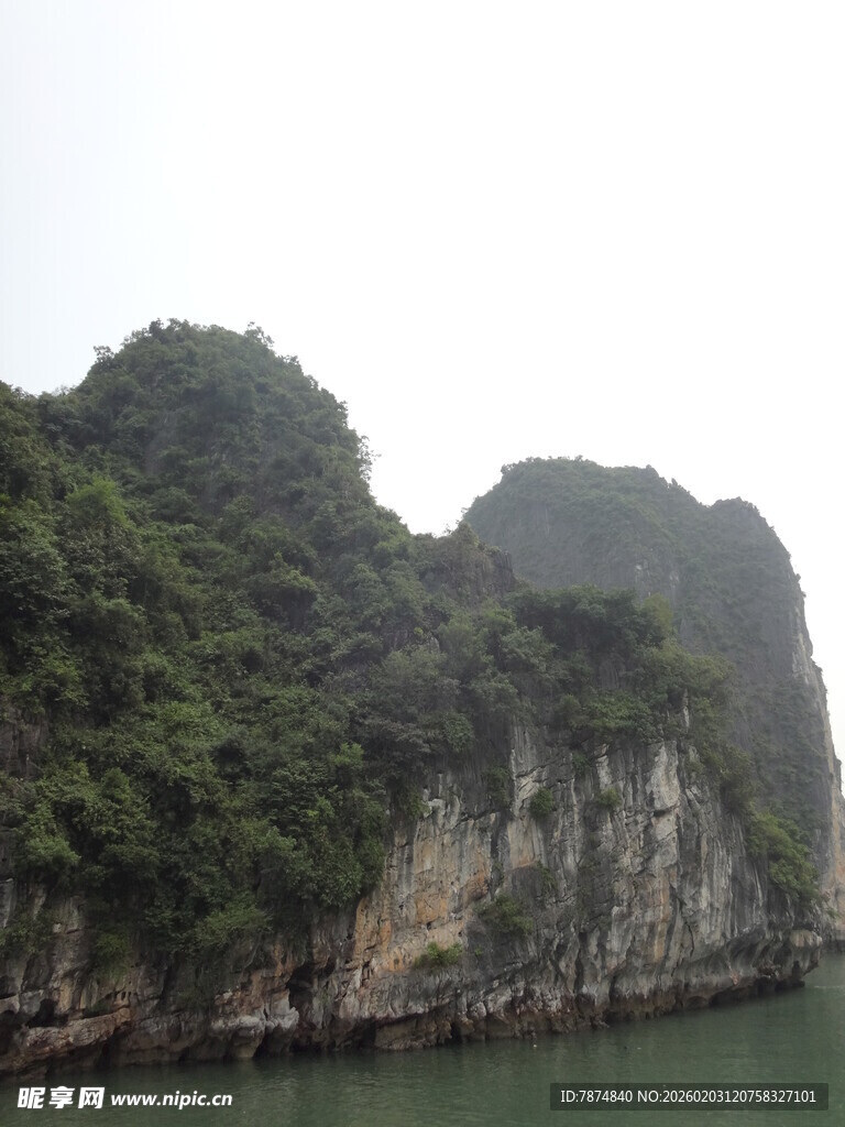 越南下龙湾秀丽山水风光
