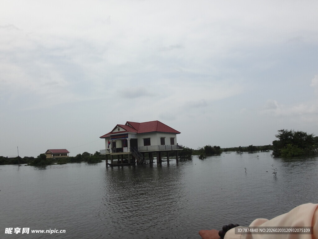 水上小屋 静谧湖景风光