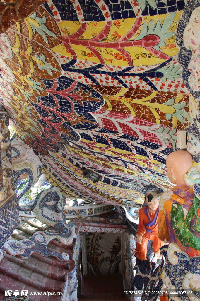 越南彩色涂鸦艺术隧道景观