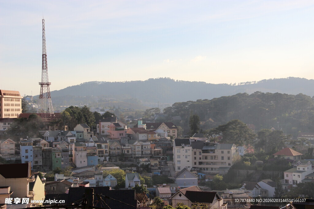 越南山城城市景观与远山