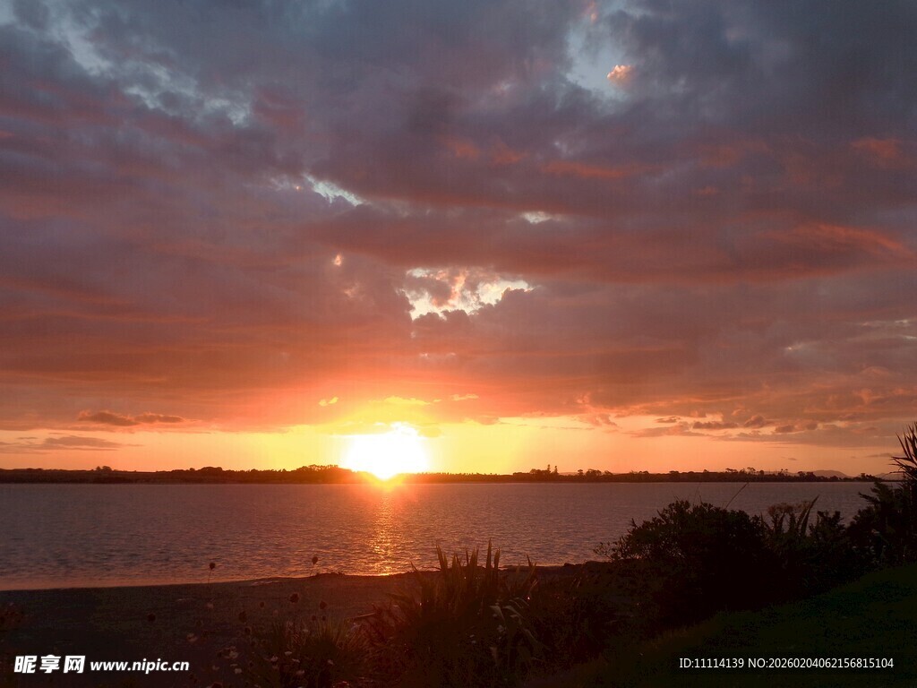 海边壮丽日落美景