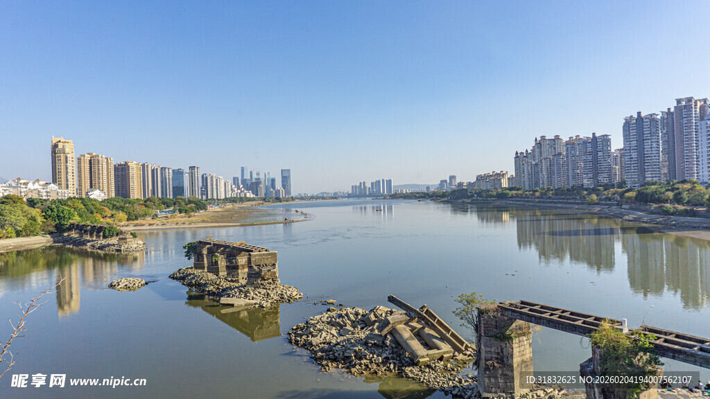 河畔城市风光美景