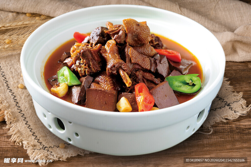 红烧鸭血 鸭肉煲