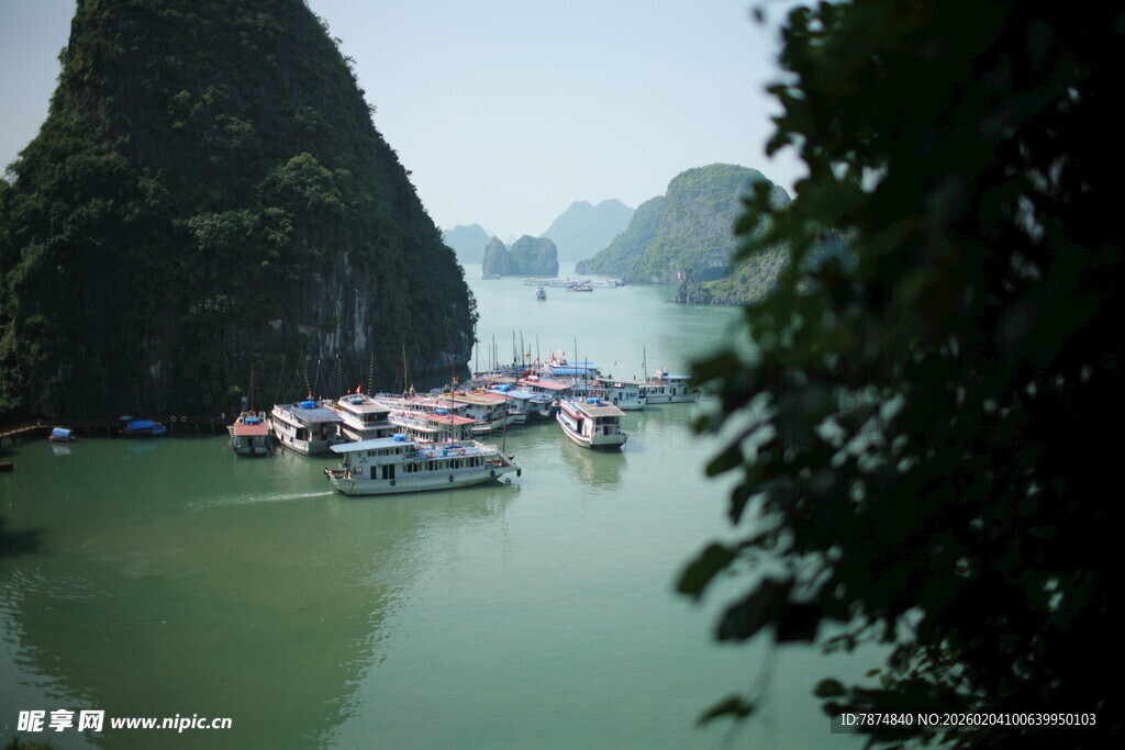 越南越南下龙湾秀丽水上风光
