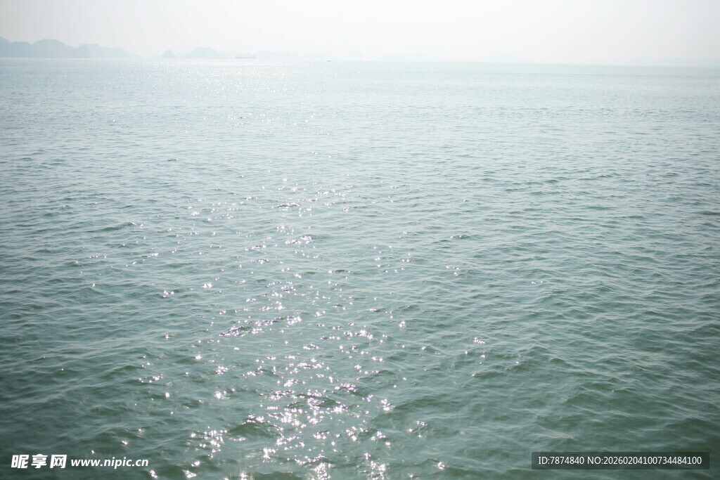 越南波光粼粼的广阔海面