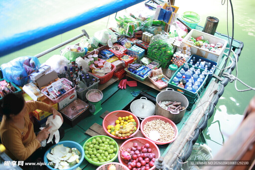 越南水上售卖的多样特色商品