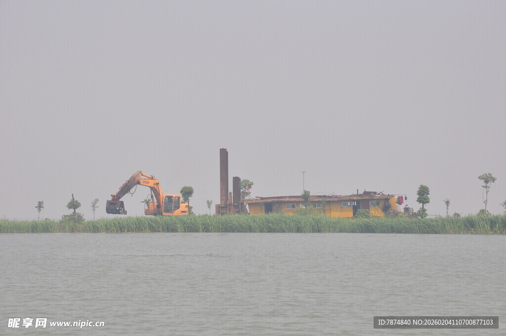江边工厂设施远景