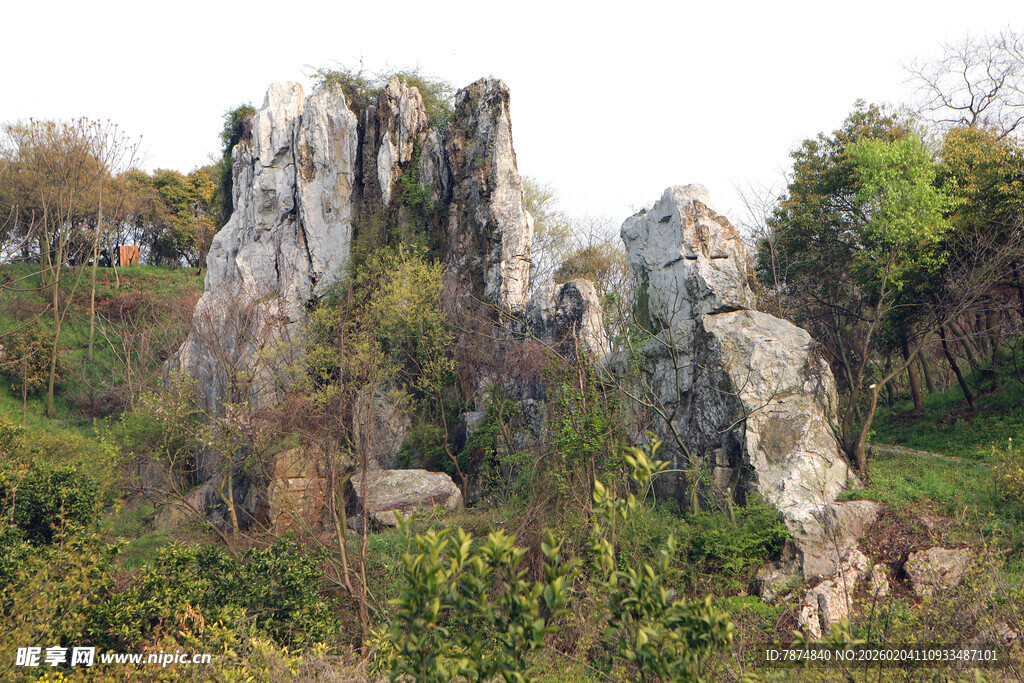 奇特嶙峋的户外岩石景观