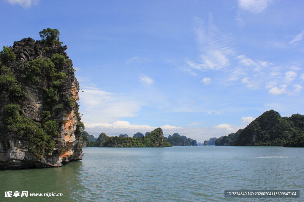 越南美丽喀斯特地貌湖景风光