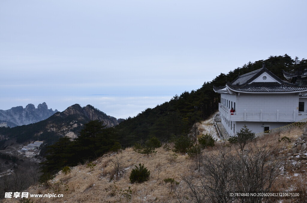 山间小屋 隐于秀丽景致中
