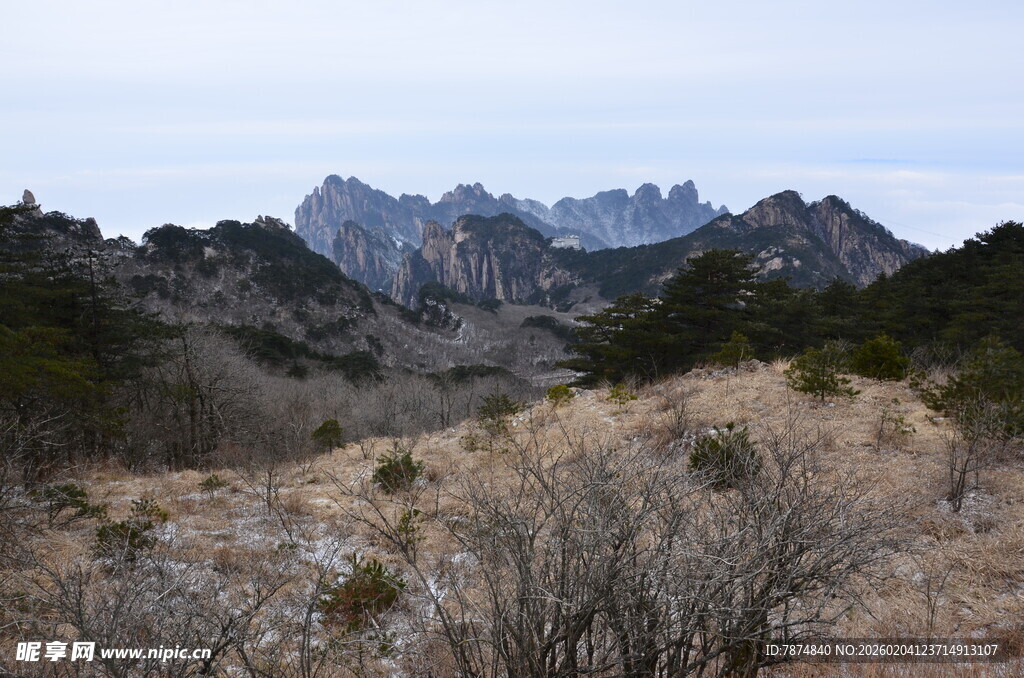 山峦荒野景色