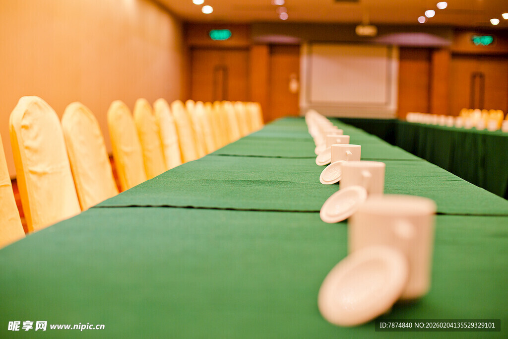 会议室长条桌布置场景