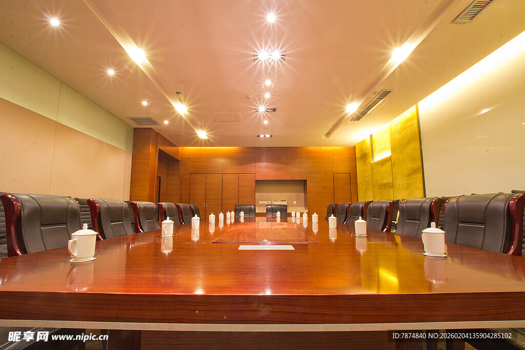 宽敞会议室 长桌座椅布置