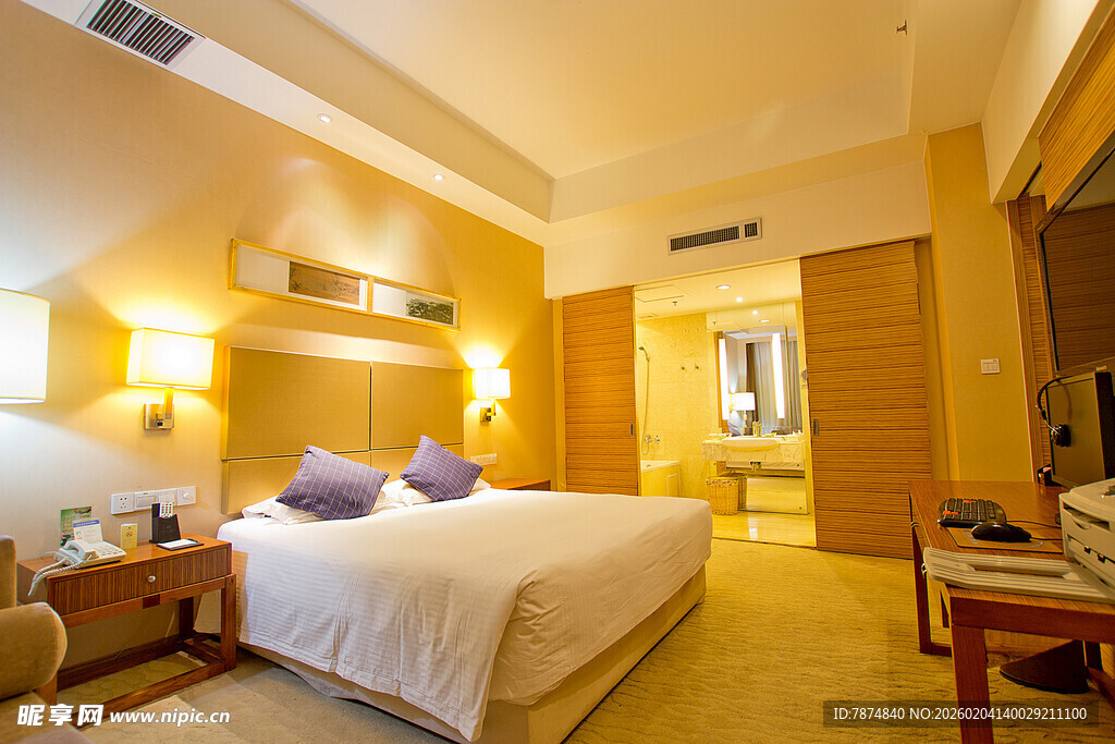 温馨舒适的酒店卧室空间