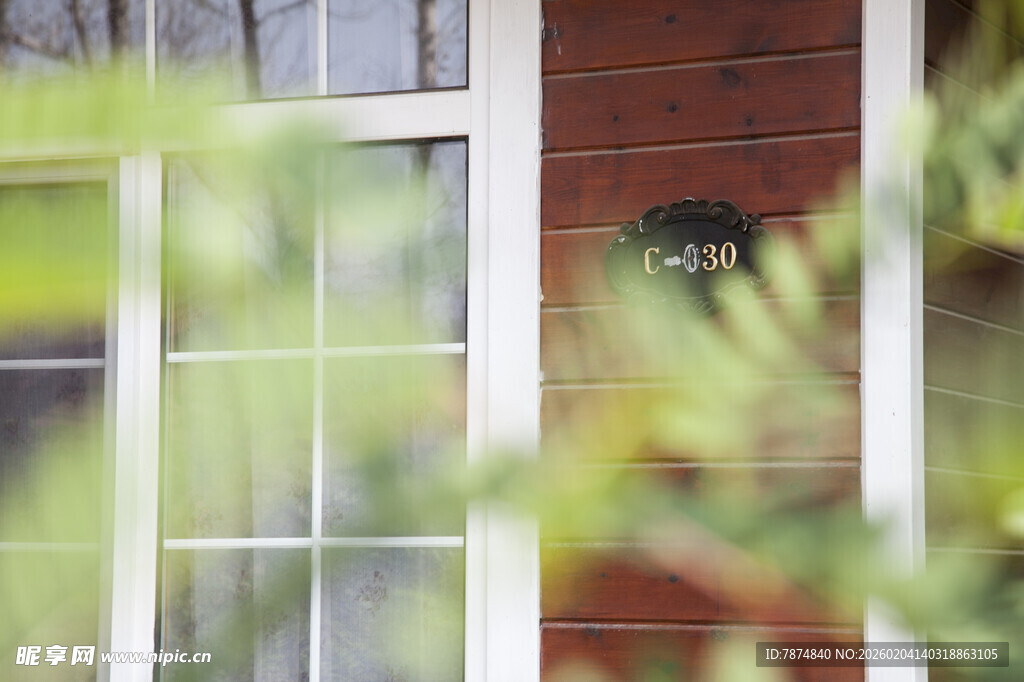 木屋窗边景致